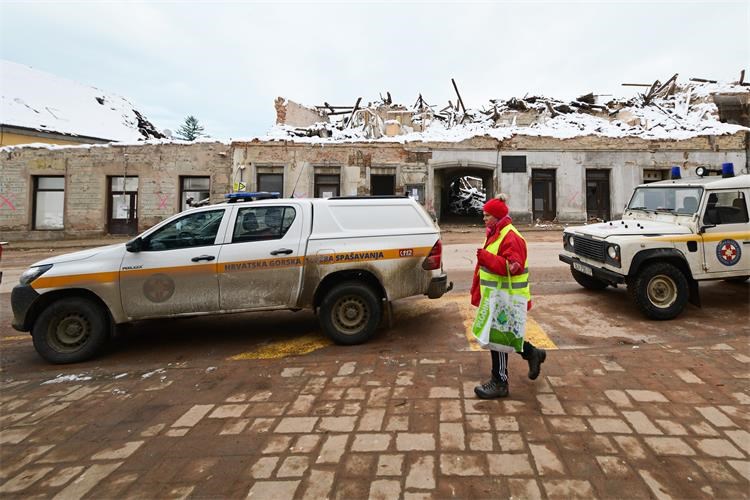 Slika: Bruno Pintar - Posljedice razornog potresa i angažman HGSS-a